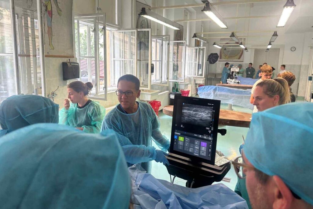 Instructor leading an ultrasound session with a cadaver as part of the AEMIS emergency medical course
